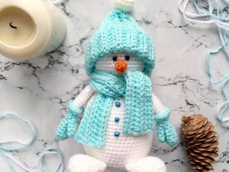 Crochet snowman amigurumi