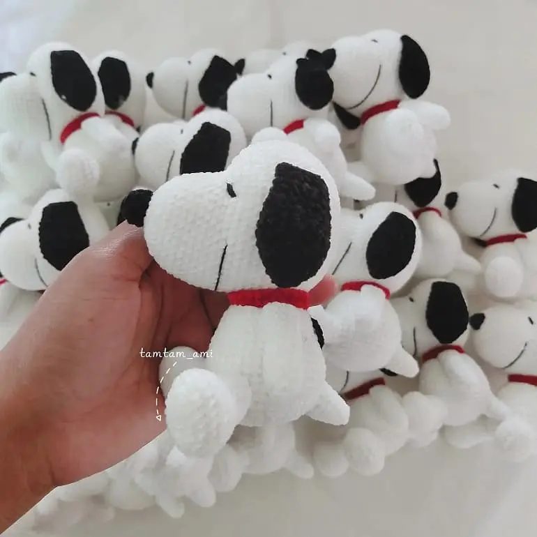 Crochet Snoopy dog amigurumi