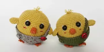 Crochet chick in pants