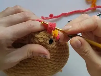 Crochet chicken pattern: crest Crochet chicken pattern crest