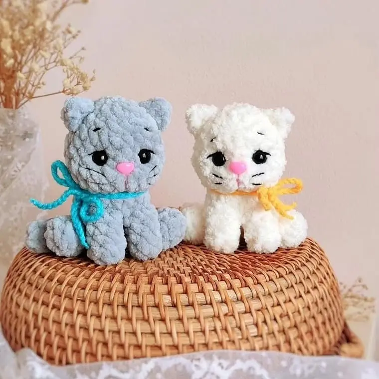 Amigurumi kitten crochet toy