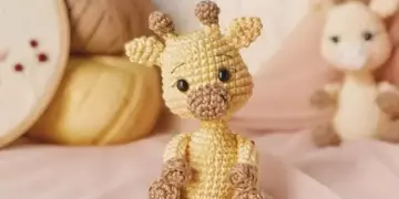 Crochet baby giraffe amigurumi