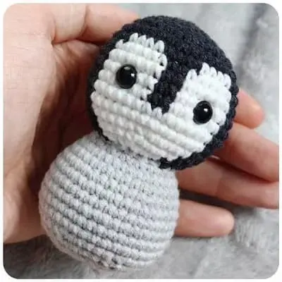 Amigurumi penguin head and body