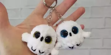 Amigurumi owl keychain