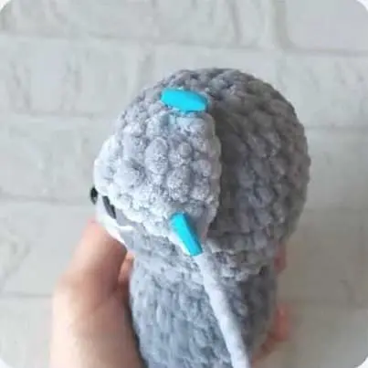 Crochet cat: sewing ears Crochet cat sewing ears