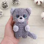 Little plush cat crochet toy