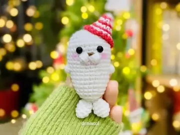 Christmas seal amigurumi
