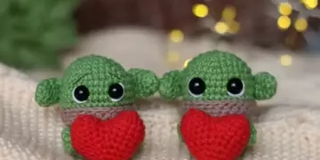 Crochet Baby Yoda with heart