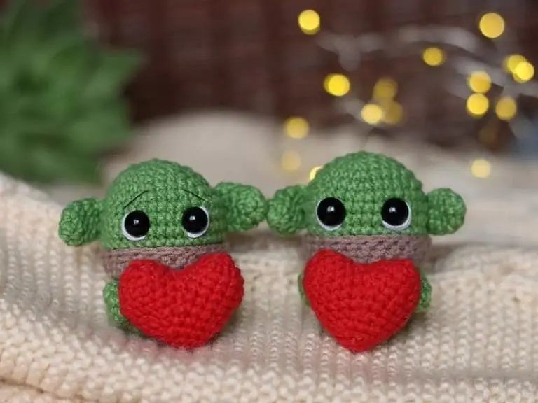 Crochet Baby Yoda with heart
