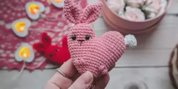 Crochet Valentine bunny heart