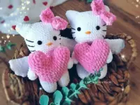 Amigurumi Hello Kitty with heart