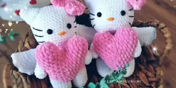 Amigurumi Hello Kitty with heart