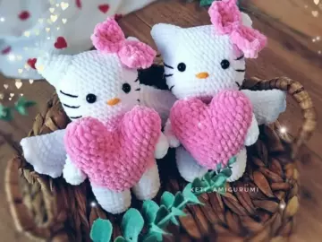 Amigurumi Hello Kitty with heart
