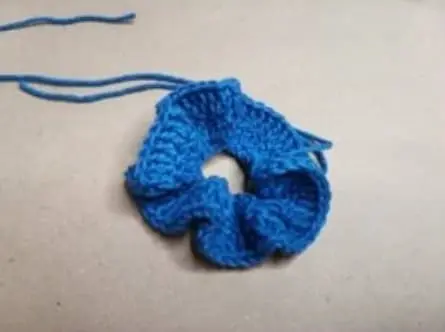 crochet-ruffle-collar-for-a-toy
