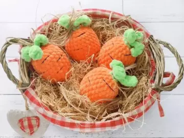 Crochet small plush carrot