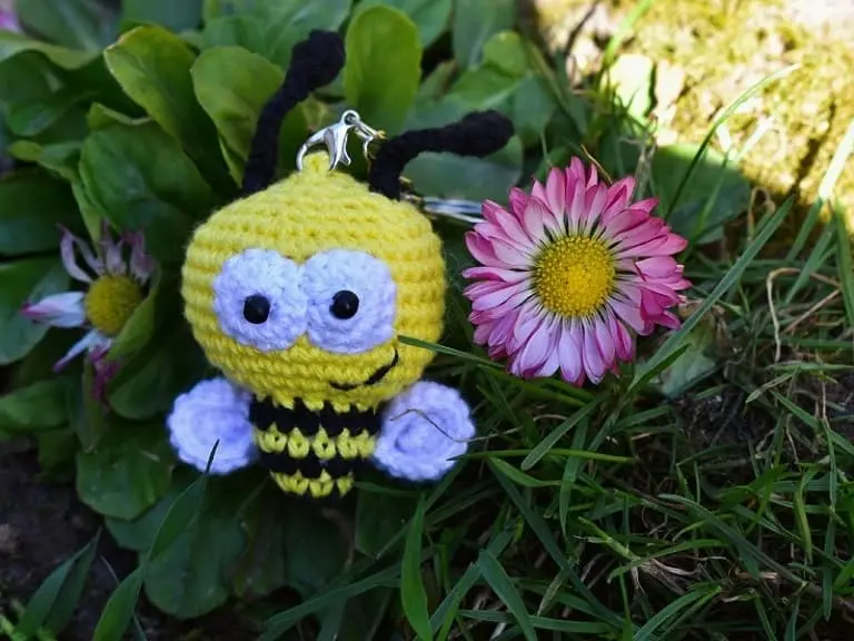 Amigurumi bee crochet keychain
