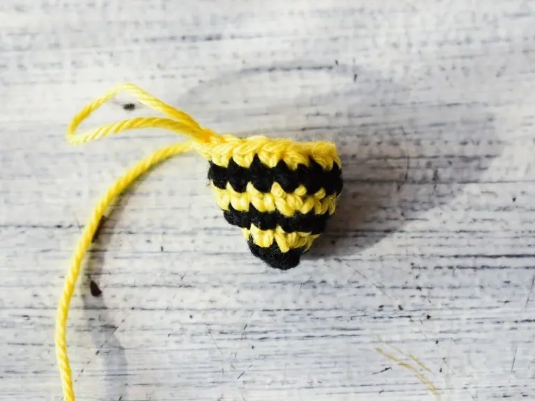 Crochet bee pattern body
