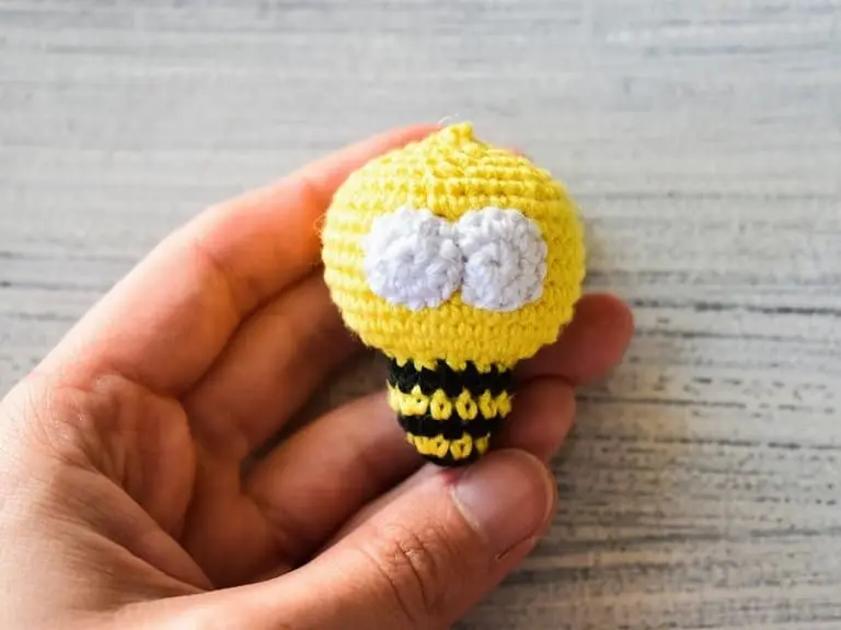 Crochet bee pattern eyes