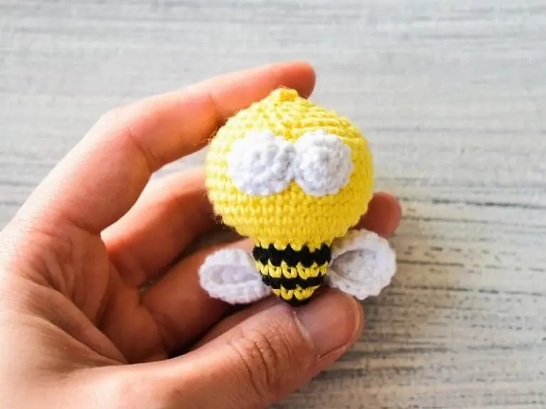 Crochet bee pattern