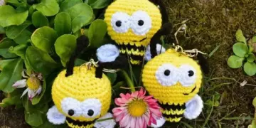 Crochet funny bee keychain