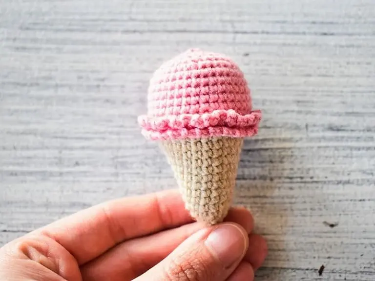 Crochet ice cream keychain pattern