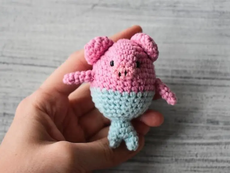 Crochet pig mermaid keychain pattern