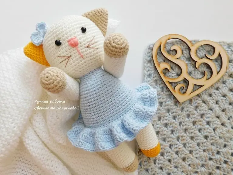 Crochet cat in dress Crochet cat in dress