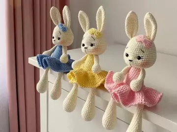 Sweet bunny in dress crochet pattern