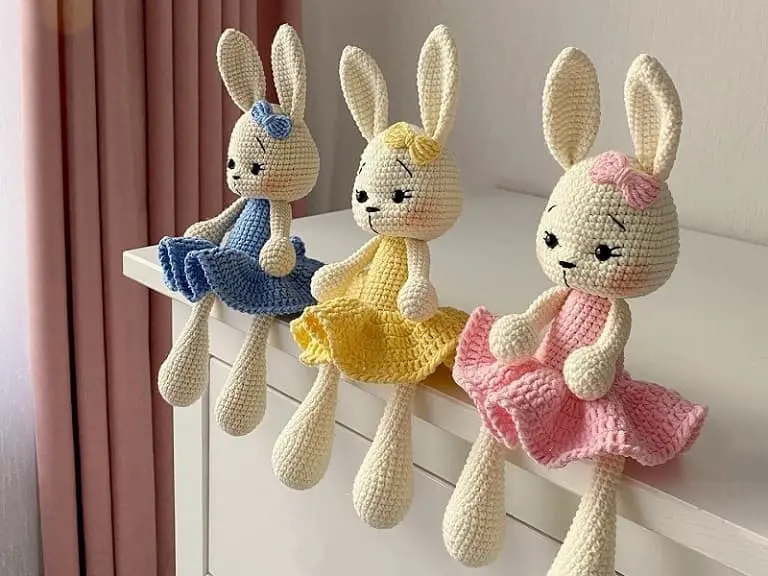 Sweet bunny in dress crochet pattern